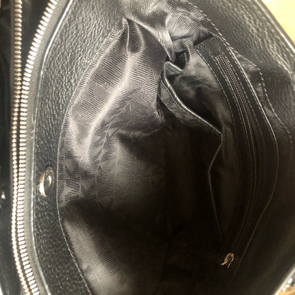 Black  leather Michael Kors purse - Picture 5 of 8